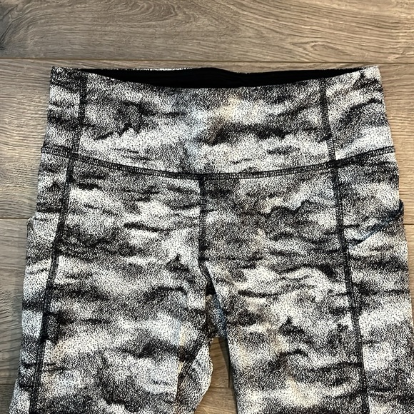 Lululemon 21” Leggings - Picture 3 of 5